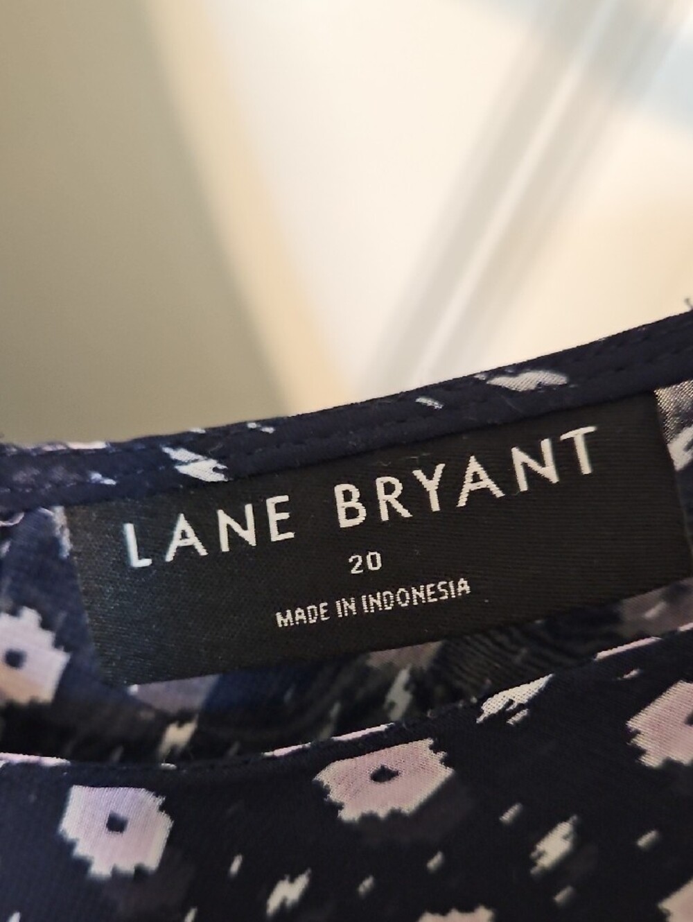 Lane Bryant Navy Floral V-Neck Sleeveless Camisole - Picture 2 of 2